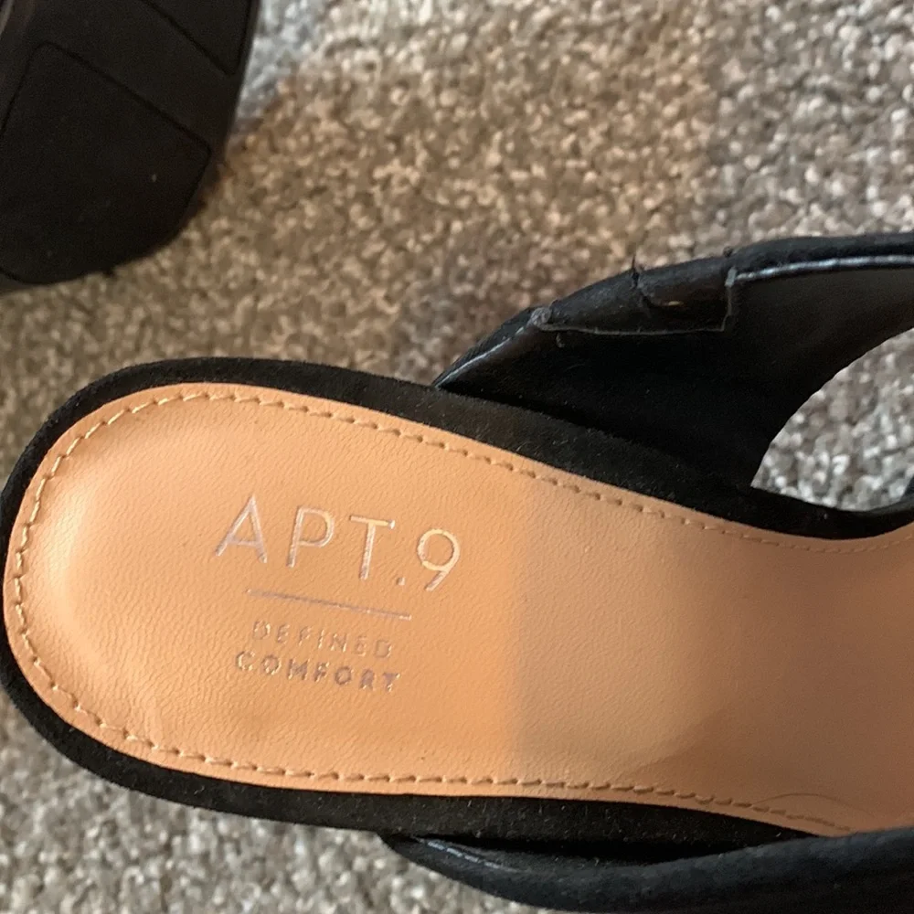 Apt. 9 sleek pointed